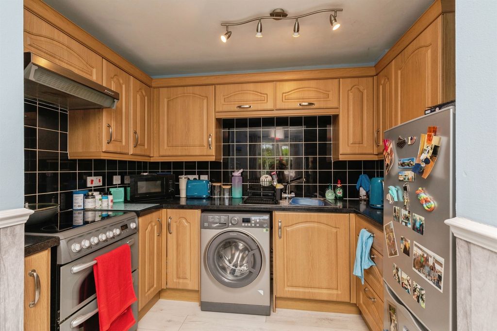 Property photo 3 of 18