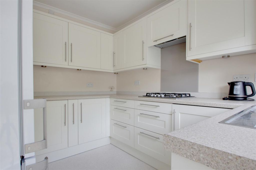 Property photo 2 of 12 Kitchen