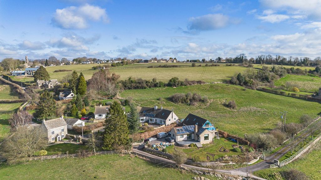 Property photo 2 of 27