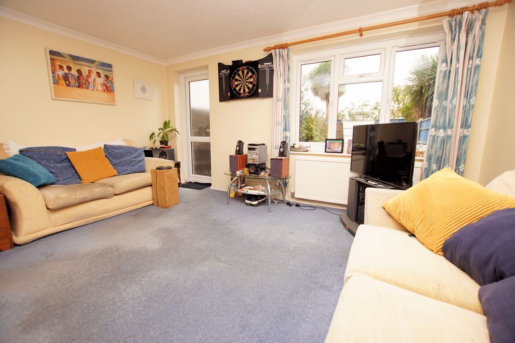 Property photo 2 of 10 Lounge