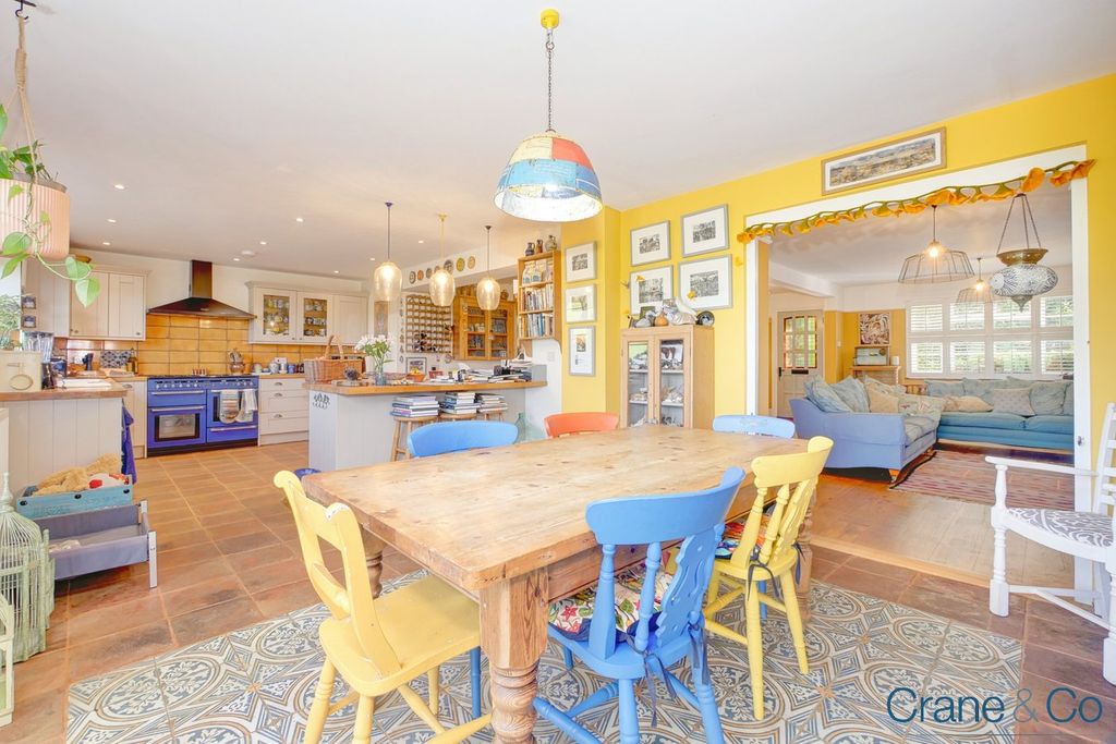 Property photo 2 of 37