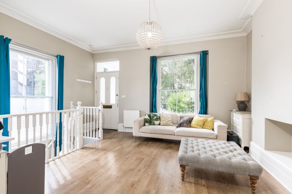 Property photo 2 of 10 Newington Green 1...