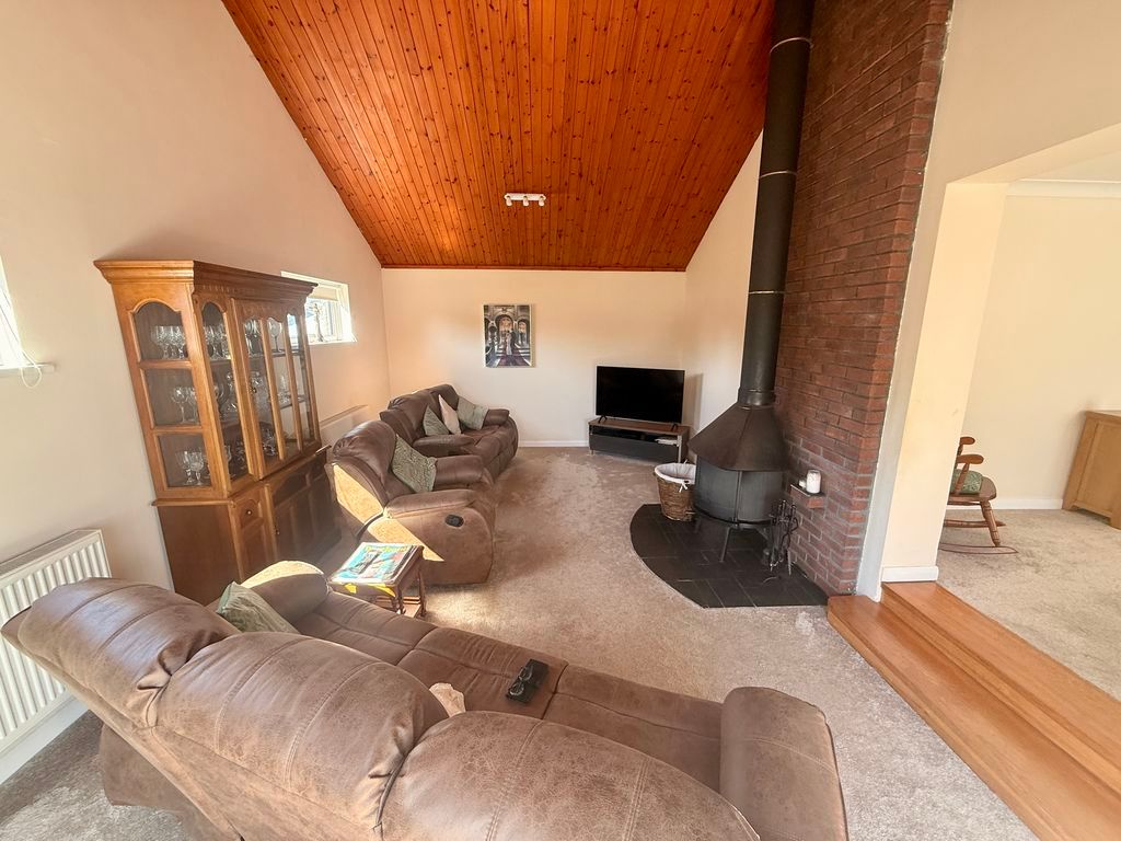 Property photo 3 of 11 Living Room