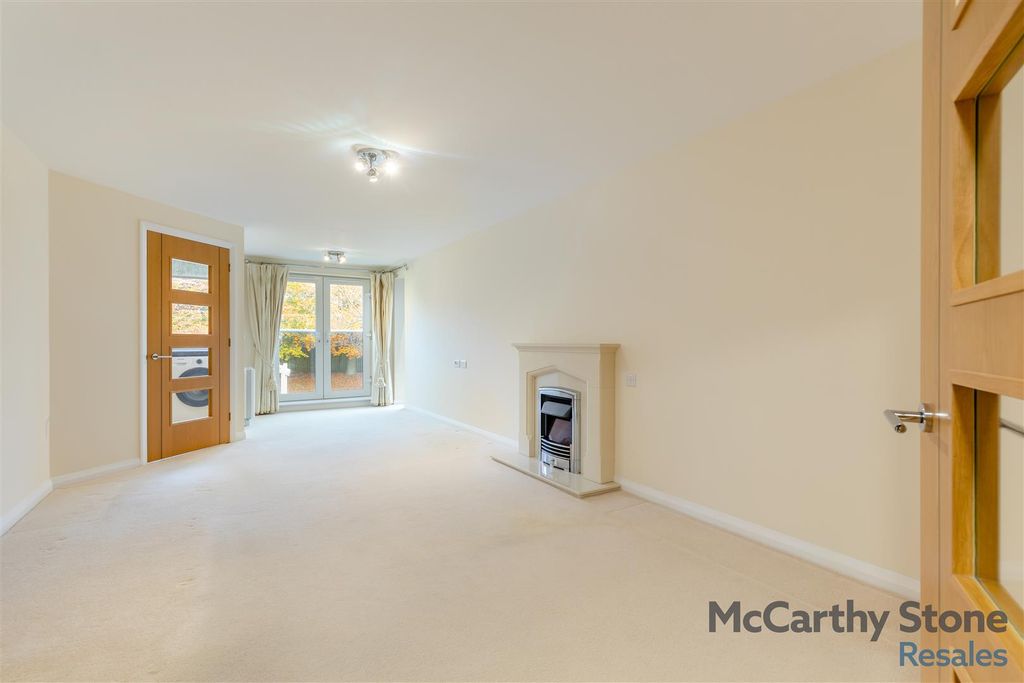 Property photo 3 of 24 8627957-Interior10.Jpg