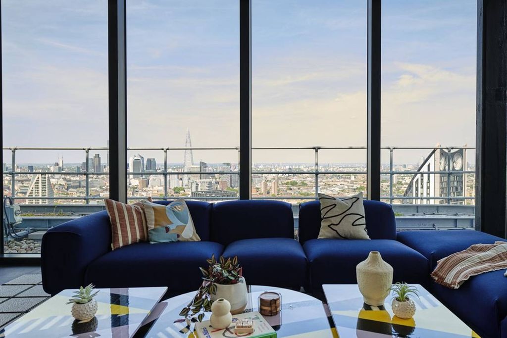 Property photo 2 of 30