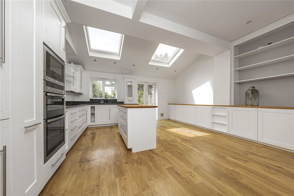 Property photo 3 of 21 Picture No. 03