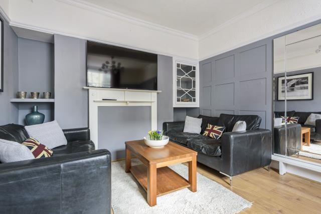 Property photo 3 of 10 Reception