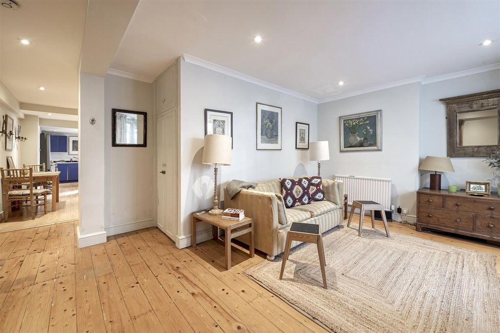 Property photo 3 of 9 Hazlitt Road