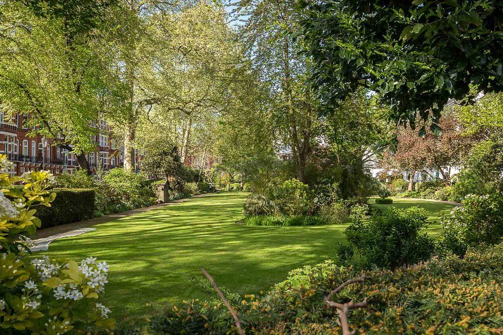 Property photo 2 of 6 Communal Gardens