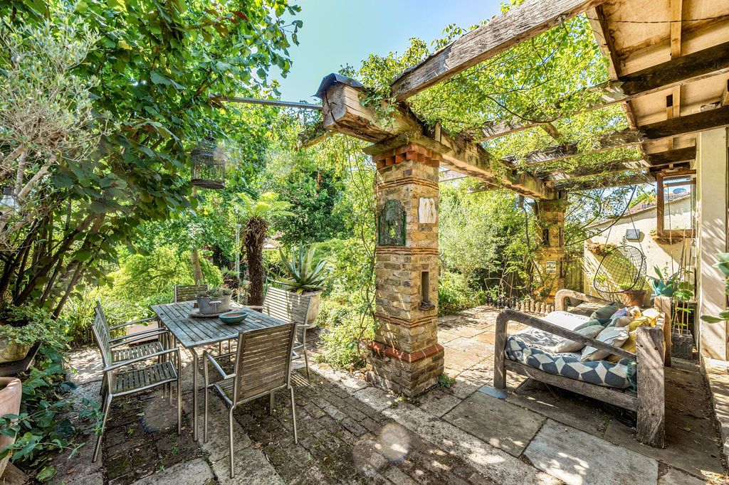Property photo 2 of 30