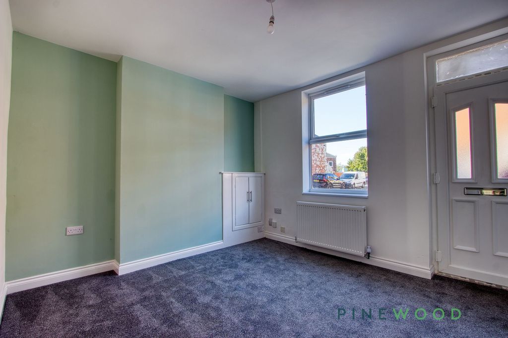 Property photo 3 of 18 Lounge