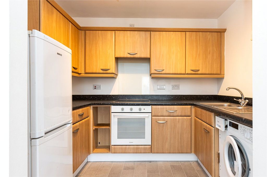 Property photo 2 of 7 Kitchen