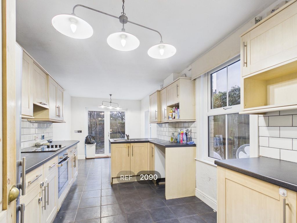 Property photo 2 of 25 Kitchen