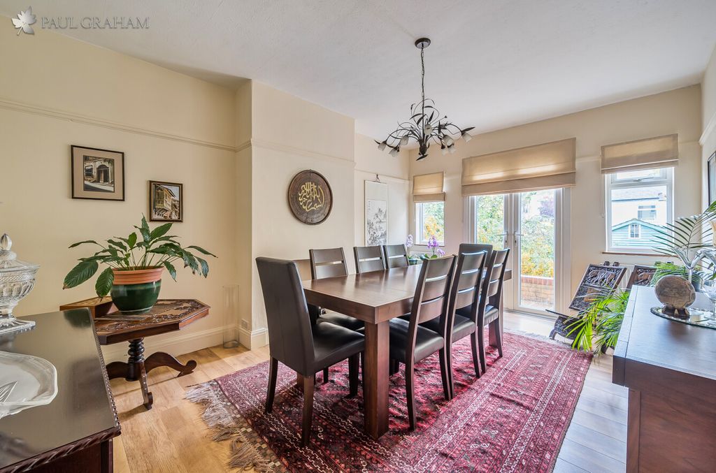 Property photo 3 of 18 A3c26Dbd-8558-46De-835B-1050Cf923B6F