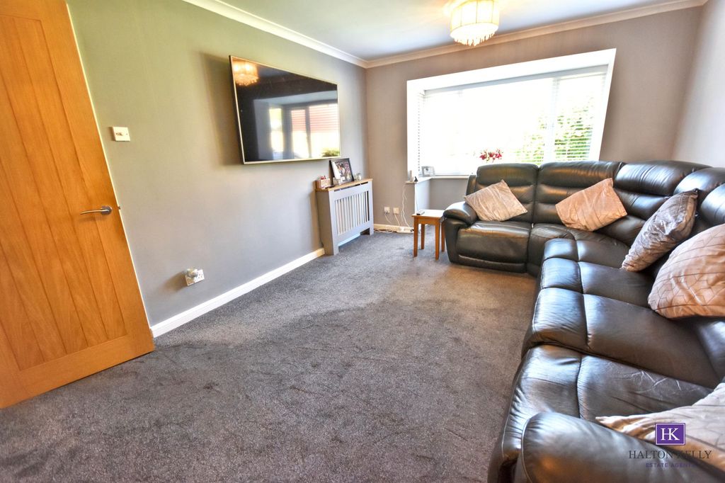 Property photo 2 of 22