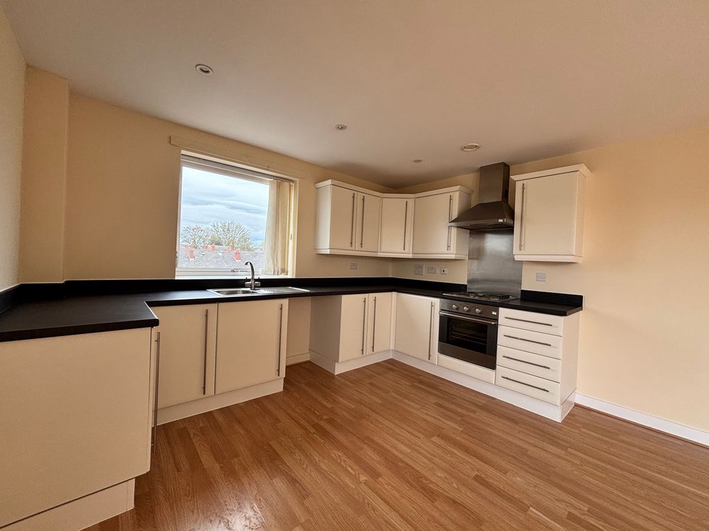 Property photo 1 of 7 Kitchen