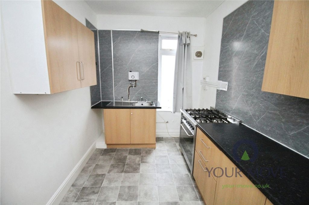 Property photo 2 of 10 Kitchen