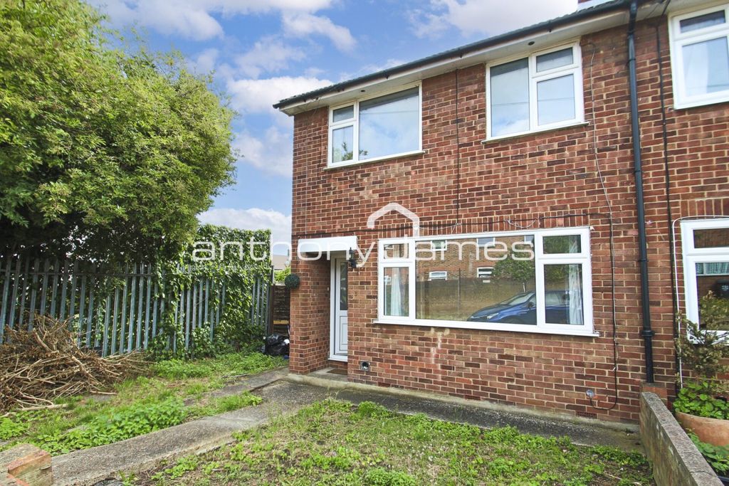 Property photo 1 of 11 Nursery Close Dartford, Da2 Draft