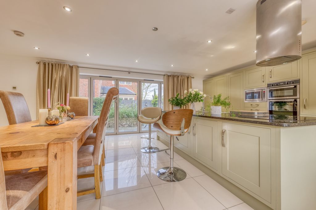 Property photo 3 of 27 Kitchen 3