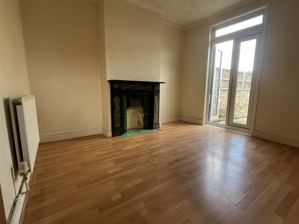 Property photo 2 of 8 Dining Room