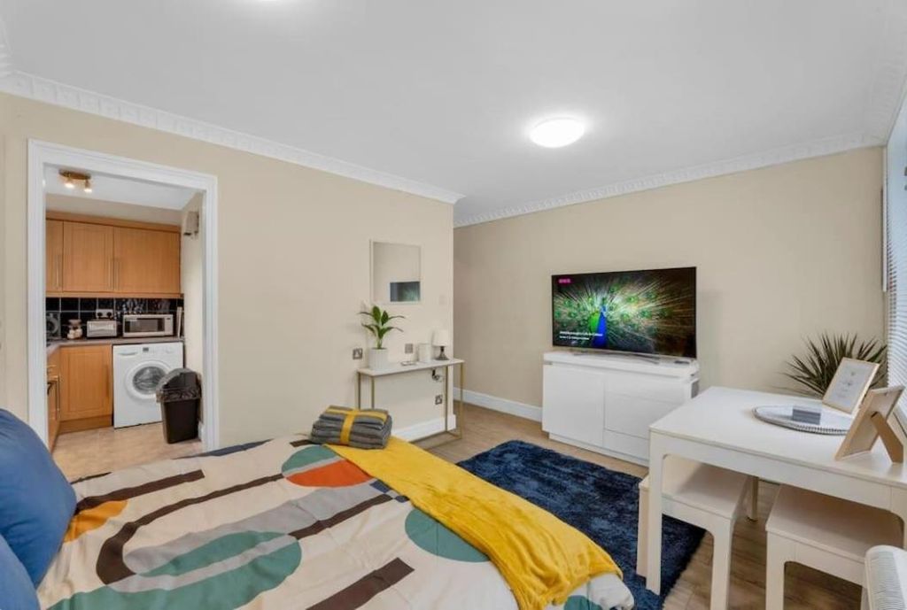 Property photo 1 of 5