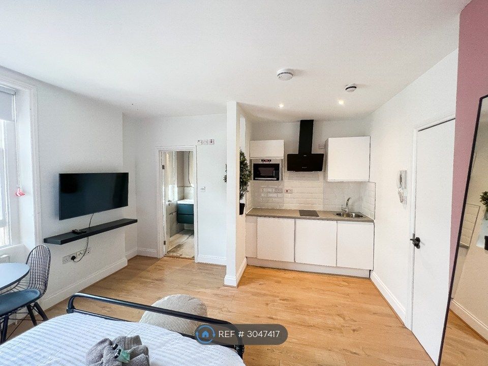Property photo 1 of 28