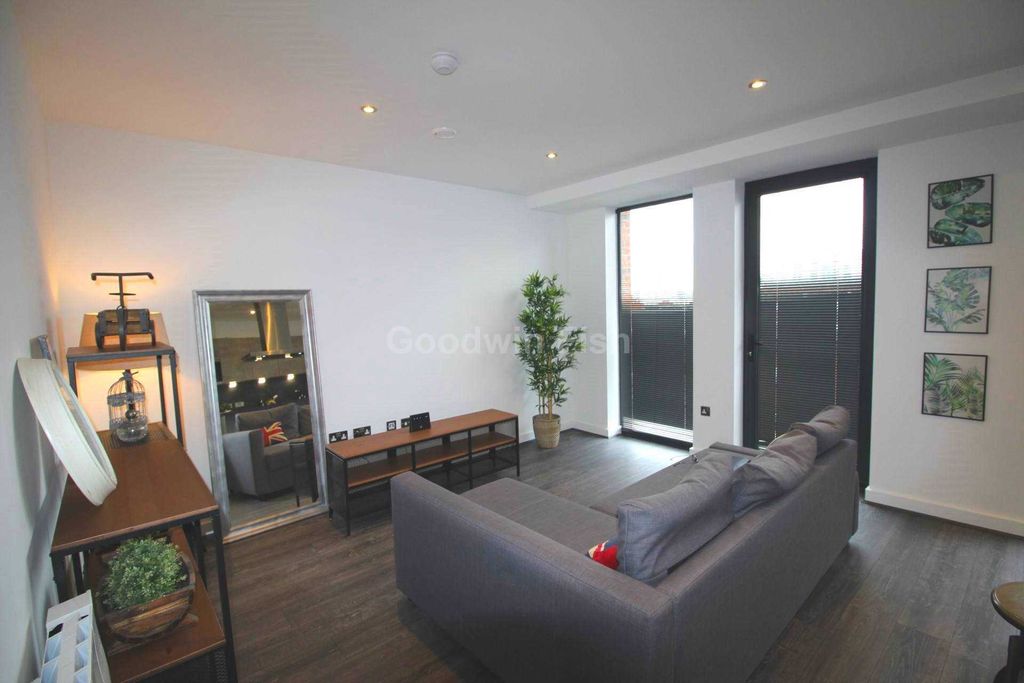 Property photo 2 of 9