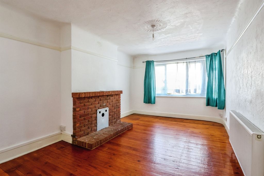Property photo 2 of 13