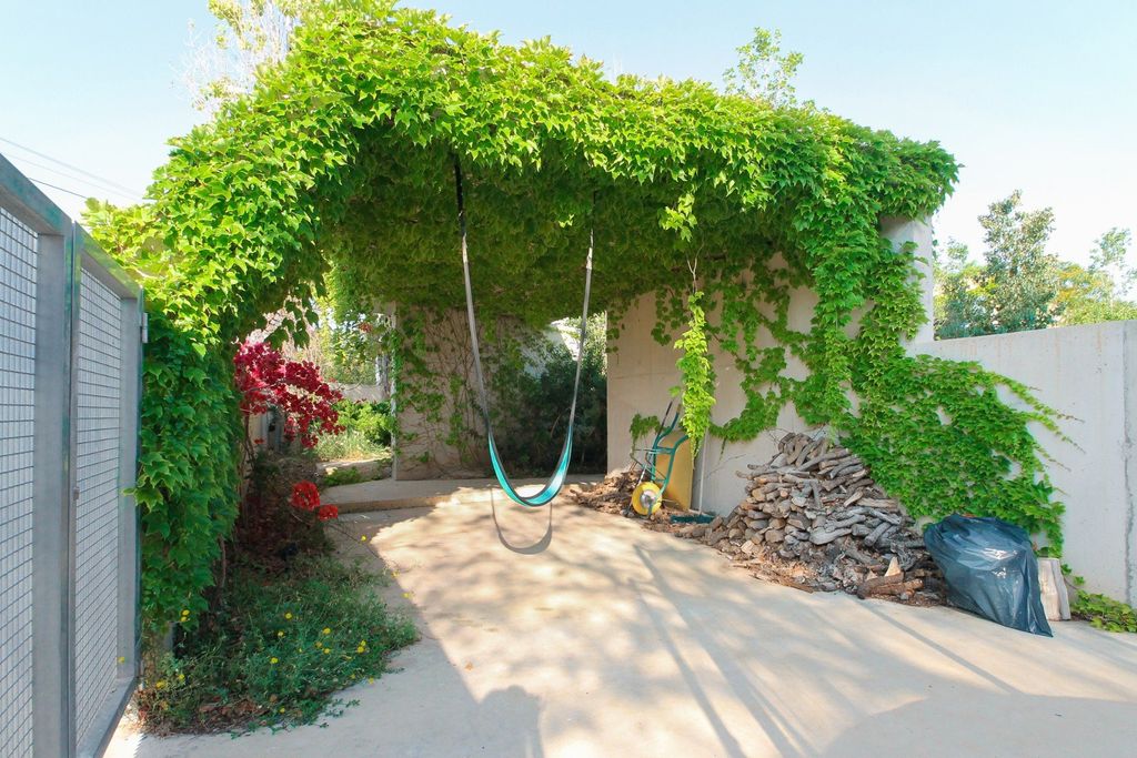 Property photo 3 of 50