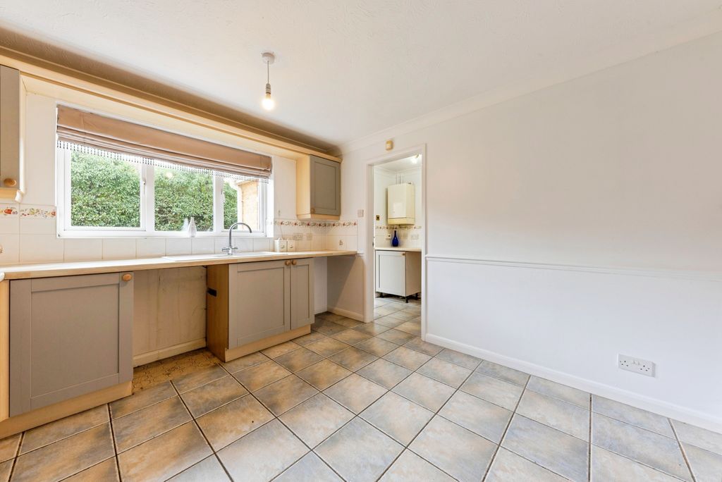 Property photo 3 of 25 Kitchen