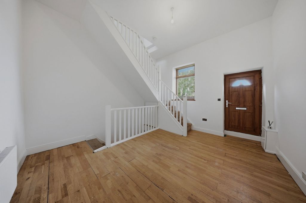 Property photo 3 of 27