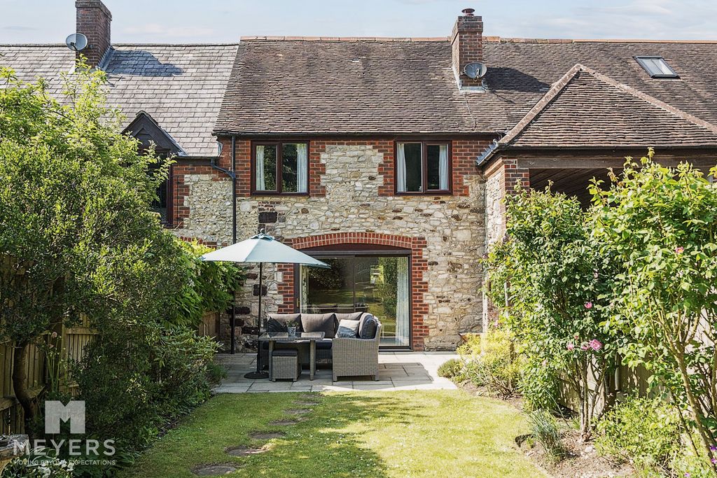 Property photo 2 of 25