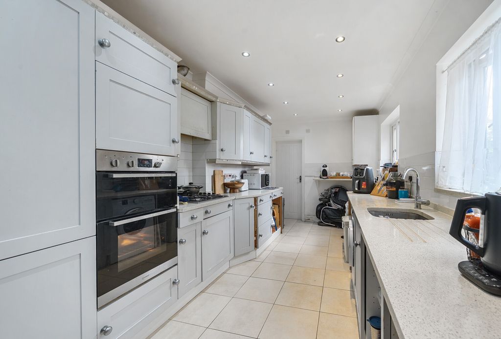 Property photo 2 of 12 1364847-12-68F6c7...