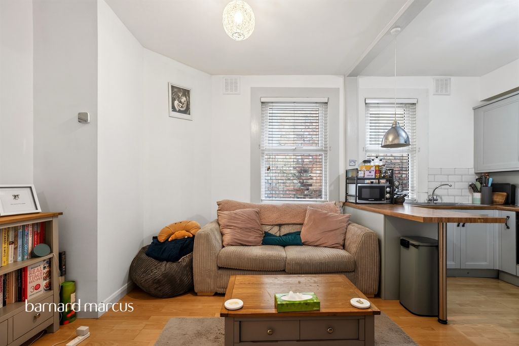 Property photo 2 of 20