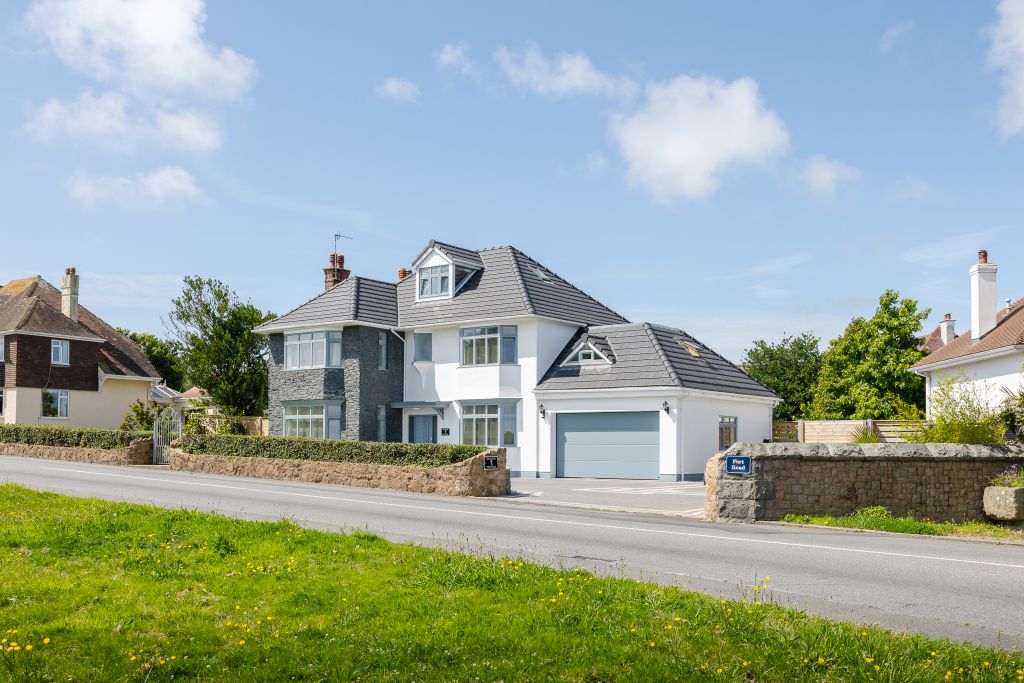 Property photo 2 of 20