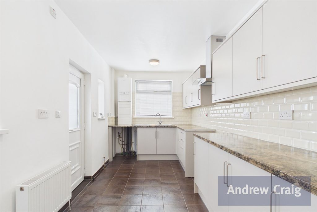 Property photo 3 of 19 Kitchen