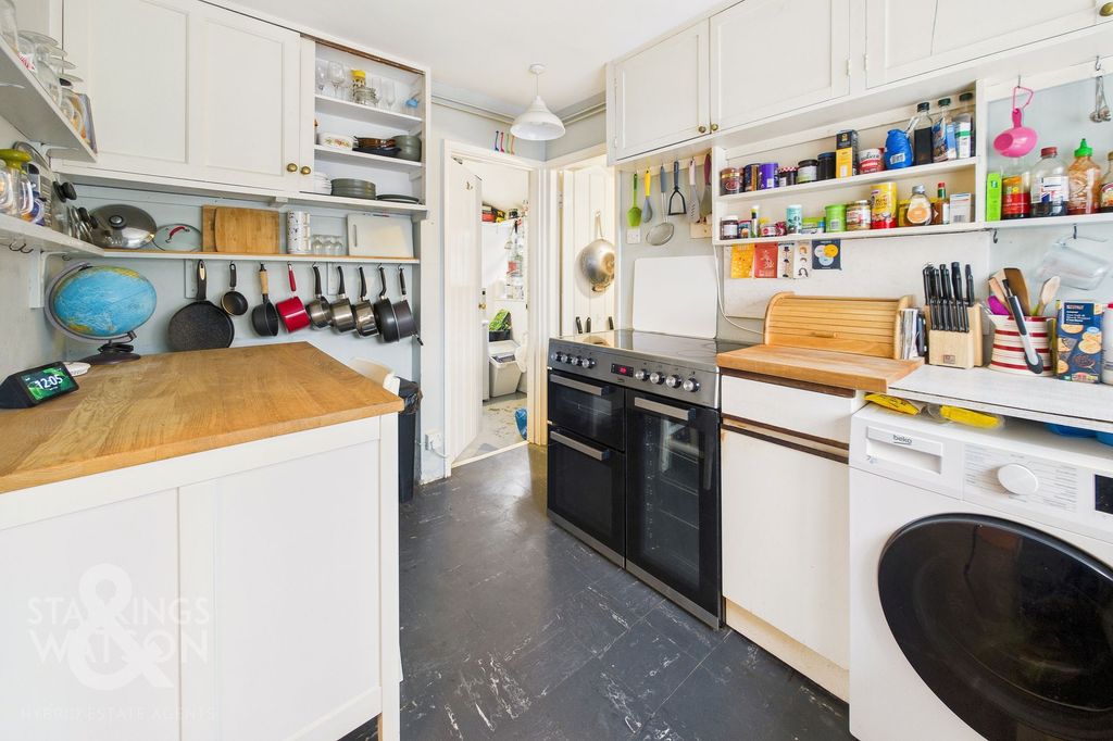 Property photo 3 of 27