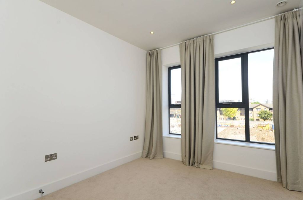 Property photo 2 of 8