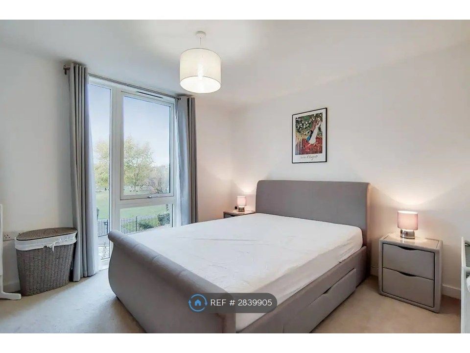 Property photo 2 of 10 Bedroom With Kingsize Bed