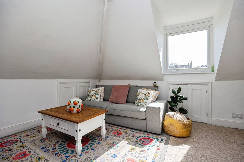 Property photo 3 of 17 Pbox-Img.Jpg