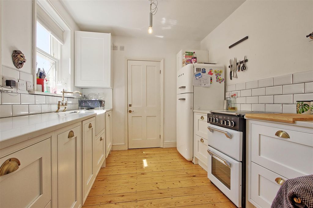 Property photo 2 of 17 Kitchen.Jpg