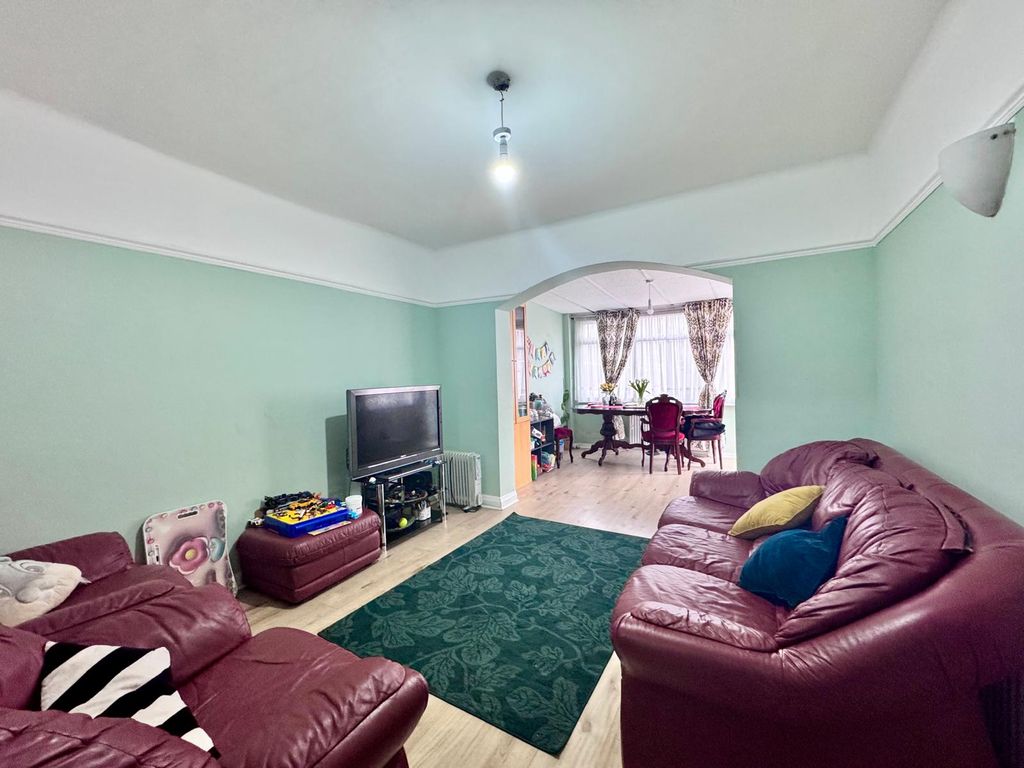 Property photo 2 of 16 Whatsapp Image 2025-11-24 At 16.27.17 (2)