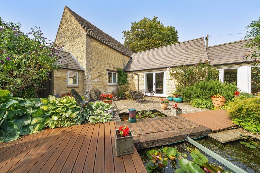 Property photo 2 of 22 Granary Cottage