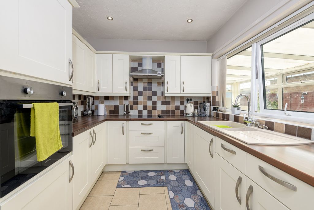 Property photo 2 of 25