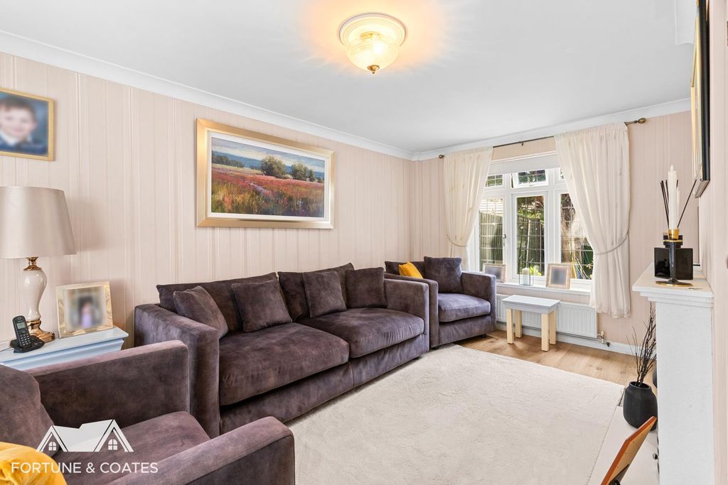 Property photo 2 of 18 Beaconfieldway_1.Jpg