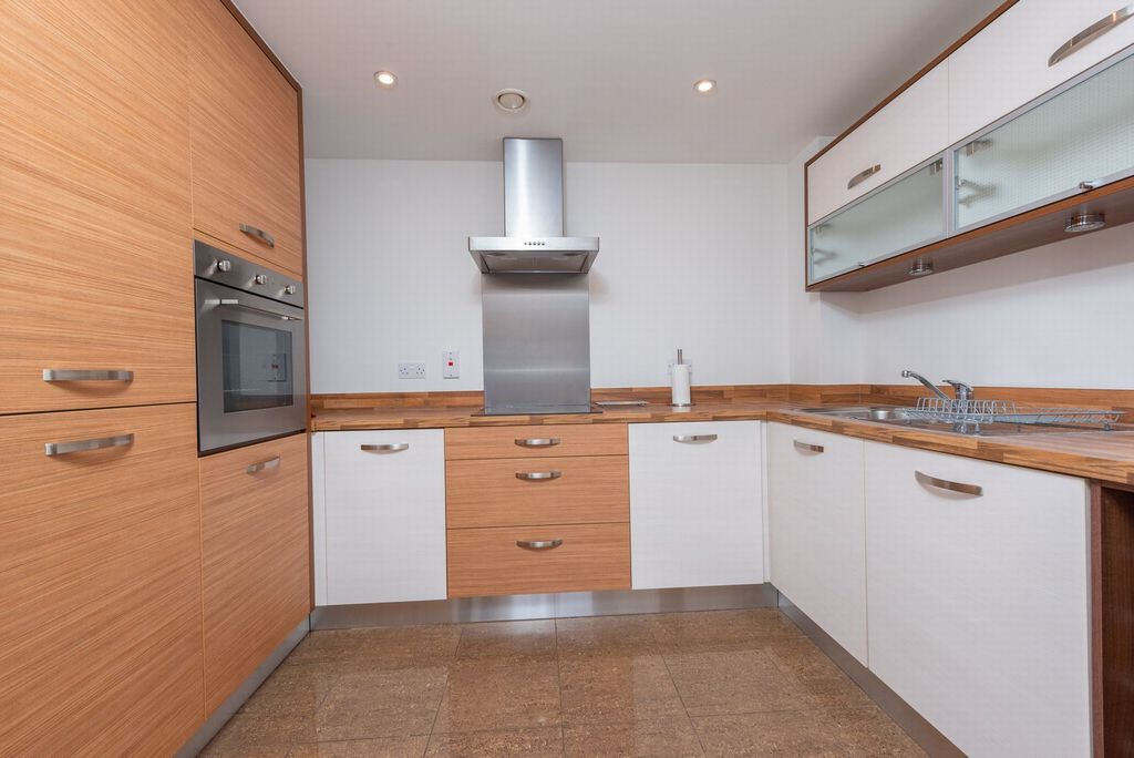 Property photo 2 of 9 Kitchen
