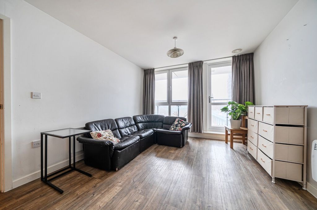 Property photo 3 of 9 Picture No. 10