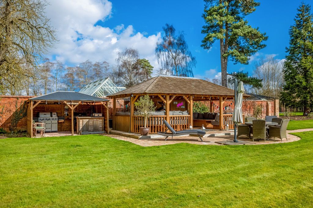 Property photo 2 of 47