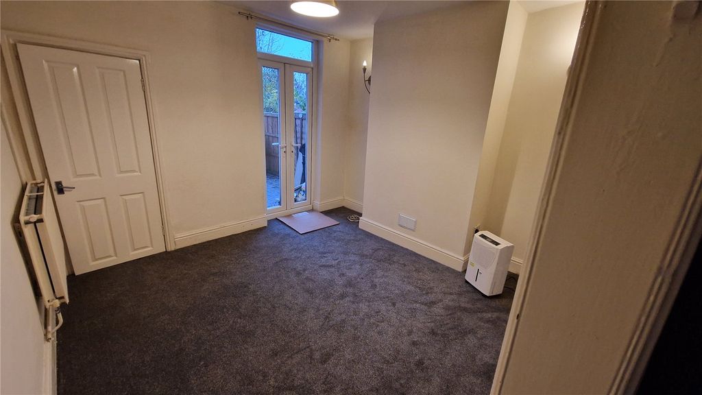 Property photo 3 of 8 Picture No. 05