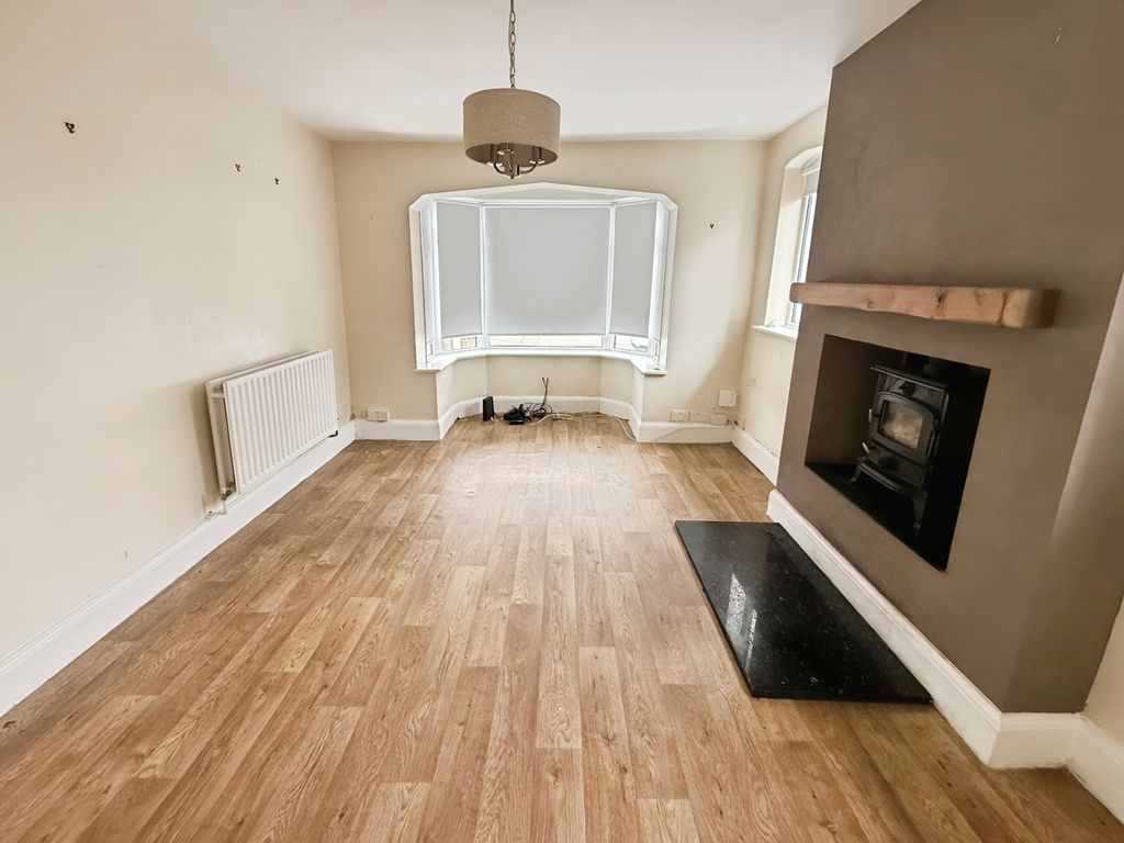 Property photo 3 of 16 Living Room
